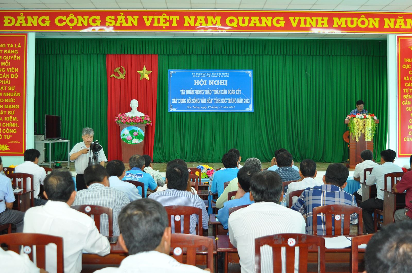 Những năm qua, huyện Long Phú (Sóc Trăng) chú trọng đầu tư xây dựng thiết chế văn hóa cơ sở đảm bảo thực hiện tốt phong trào “Toàn dân đoàn kết xây dựng đời sống văn hóa” góp phần nâng cao đời sống tinh thần cho nhân dân.
